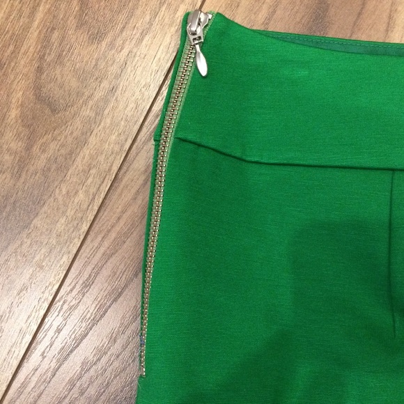 Banana Republic green short skirt - Picture 6 of 12